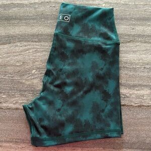 NWOT Fleo True High Short